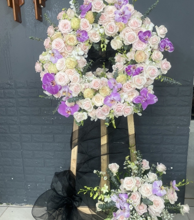 Kệ Hoa Tươi Chia Buồn - Vòng Hoa CB-003