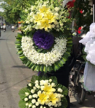 Hoa Tươi Chia Buồn - Kệ Hoa Đẹp HCB-1240