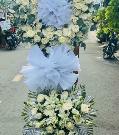 Hoa Tươi Chia Buồn - Kệ Hoa Đẹp HCB-0008