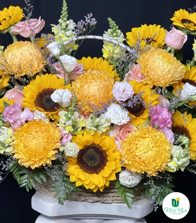 Giỏ Hoa Chúc Mừng - Giỏ Hoa Tươi HCM-072