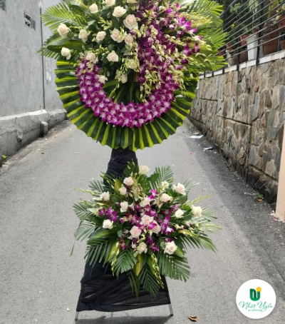 Hoa Tươi Chia Buồn -  Kệ Hoa Đẹp HCB-0003 