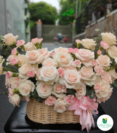 Giỏ Hoa Chúc Mừng - Giỏ Hoa Tươi HCM-8701