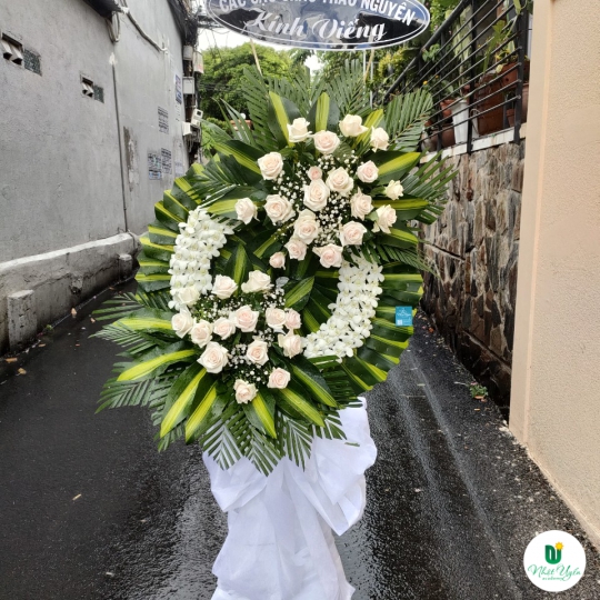 Kệ Hoa Tươi Chia Buồn - Vòng Hoa Đẹp HCB-0002