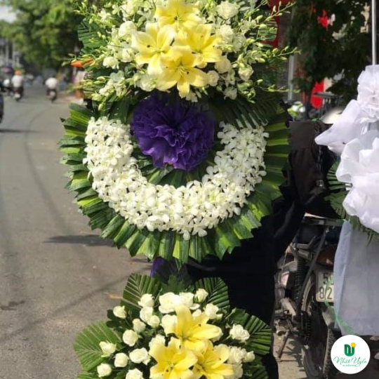 Hoa Tươi Chia Buồn - Kệ Hoa Đẹp HCB-1240
