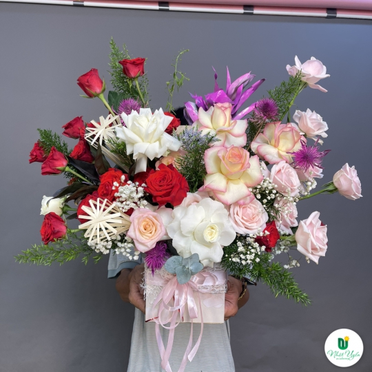 Giỏ Hoa Tươi Chúc Mừng - 04